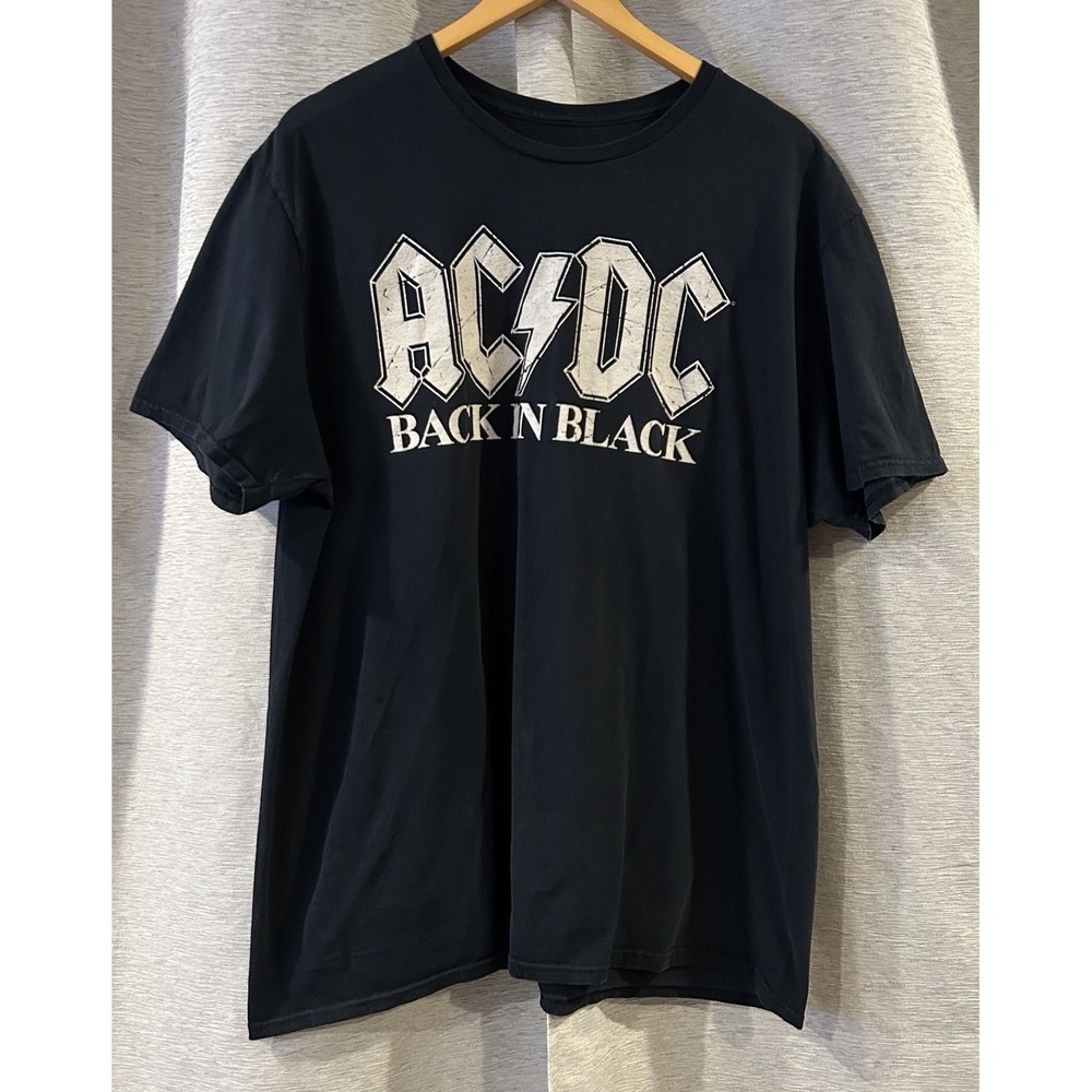 AC/DC Back In Black Size Adult 2XL Concert T-shirt Tee Black Large Front Graphic